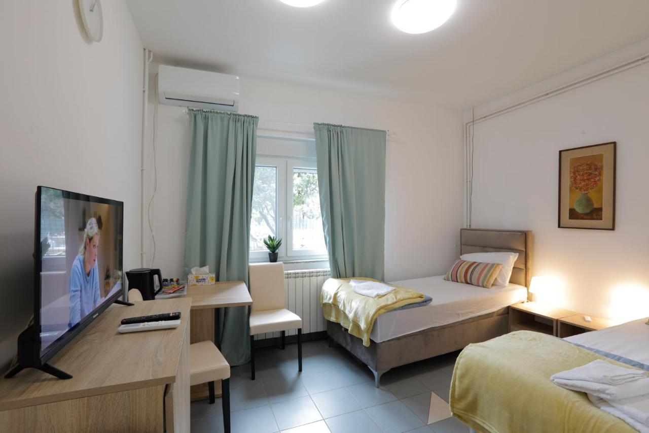 Aviator Apartments & Rooms Nikola Tesla Airport Belgrade Surcin Luaran gambar